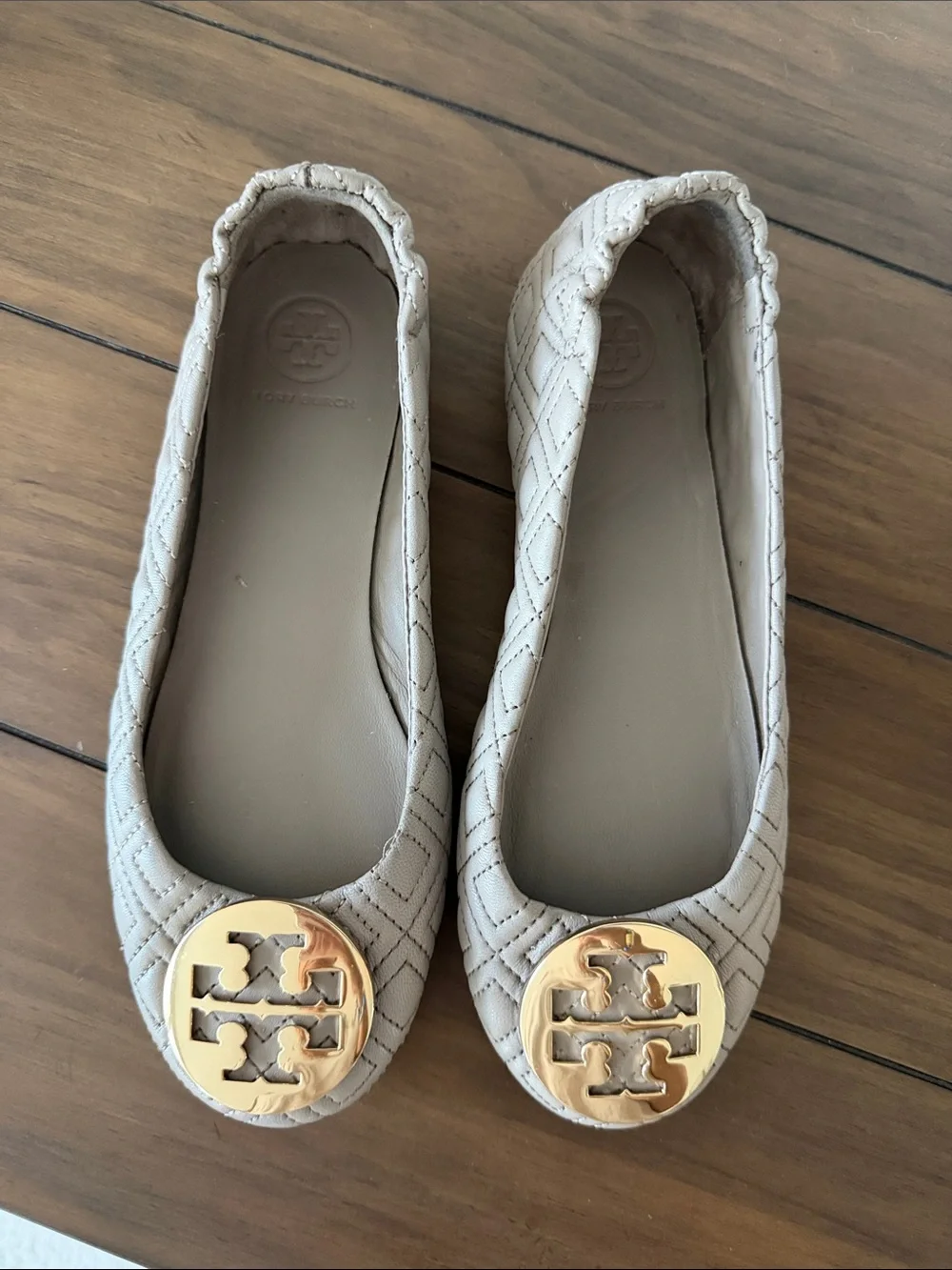 Tory Burch Quilted Beige/grey Leather Ballet Flats with Gold Logo Medallion